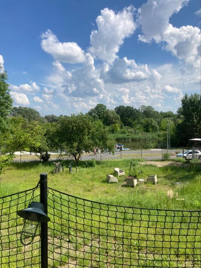 פוזנן Riverfront Cabins In The Garden מראה חיצוני תמונה